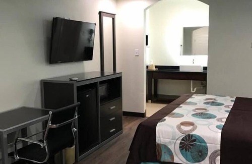 Spring Resort | Relax and Unwind! Comfortable Unit! Near Six Flags Hurricane Harbor Splashtown