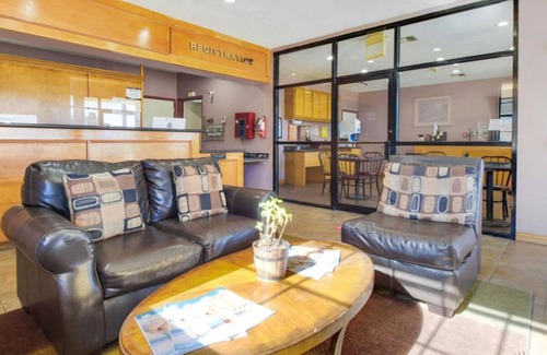 Ingleside Apartment | Relax and Unwind! Free Parking, Onsite Pool, Near Port Aransas Museum