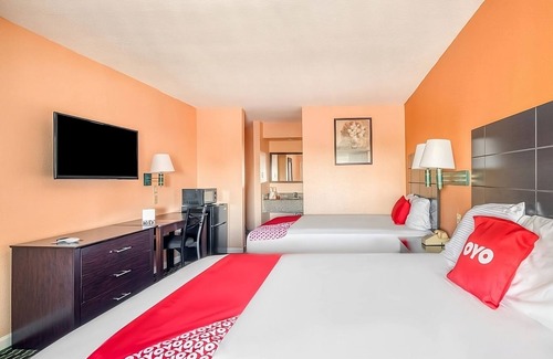 Channelview Hotel | Relax and Unwind in Style! 2 Convenient Units, Pets Allowed, Free Parking!