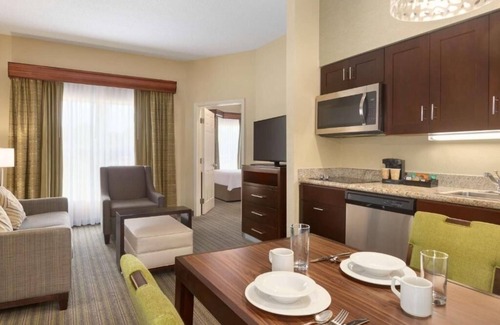 Feather Sound House | Relax and Unwind in Clearwater! Swimming Pool, Free Breakfast, Full Kitchen!