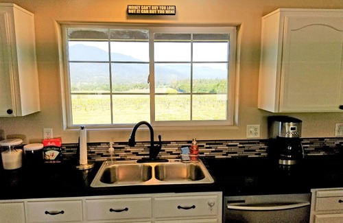 Murphy House | Relax and unwind in our 3br-2ba house on Historic Troon Estate Vineyard!