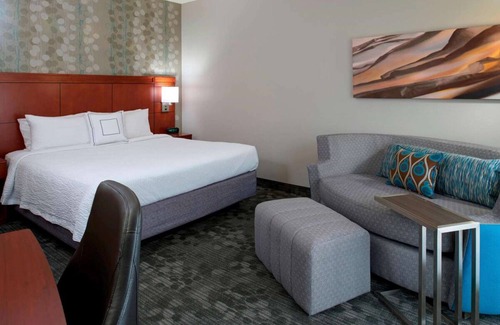 Waldron House | Relax and Unwind! Pet-Friendly Unit, Indoor Pool, Close to Zona Ross Mall!