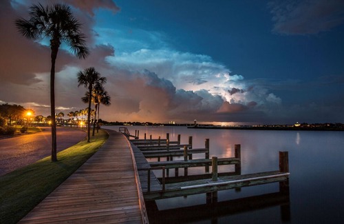 Nassau Bay House | Relax and Unwind! Pet-Friendly Property, Kitchen, Onsite Parking!
