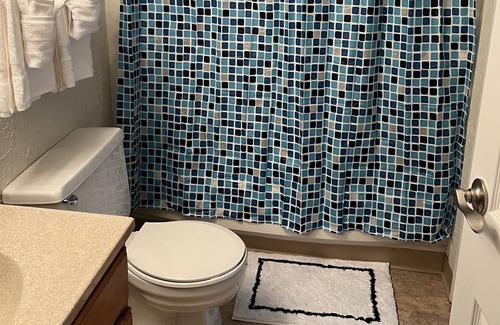 Monroeville House | Relax and Unwind!