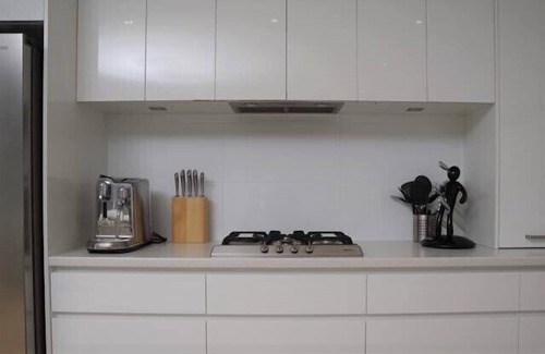 Minlacowie House | Relax at 36 ~ Sea Views, Esplanade Beachfront -Winter Off Peak Special!