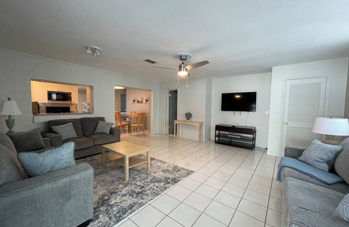Sarasota Springs House | Relax at Casa SRQ! This 3 bed 2 bath solar HEATED POOL is a private oasis!