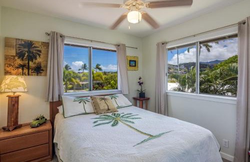 Keolu Hills Apartment | Relax at Kapakai Cottage 2-Bedroom Comfort with Full Kitchen & WD