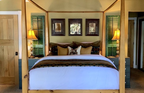 Groveland Cabin | Relax at Lake Front Luxury Lodge-Near Yosemite-Pool Table-Private Dock & Lake -2