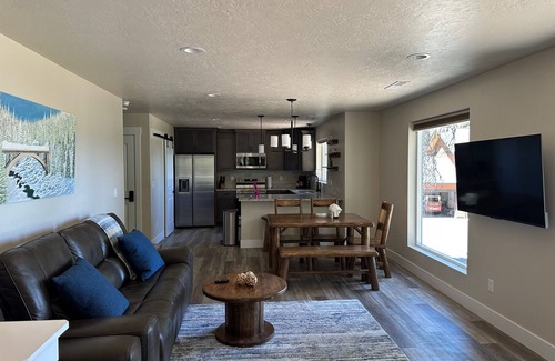 Tamarack Resort House | Relax at our Waterfront Hot Tub Near Tamarack - NEW
