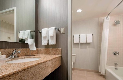 San Bruno House | Relax at ourroom near San Francisco Airport