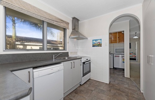 Ruakaka House | Relax at Ruakaka - Ruakaka Holiday Home