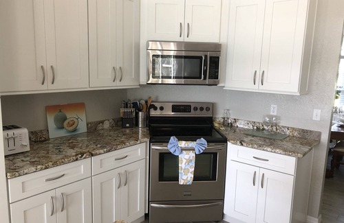 Auburndale House | Relax at Southern Exposure in Auburndale with a Pool & 76 Acre Private Lake.