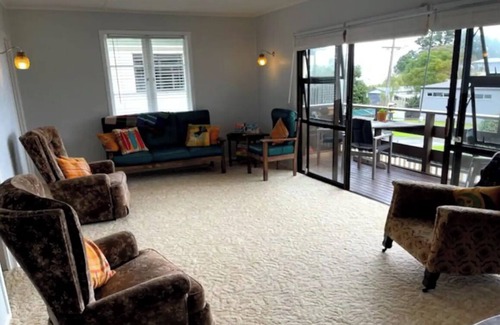 Te Mata House | Relax at the beach with waterholes, boat ramps and stunning bush walks!
