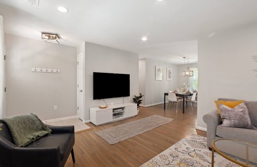 Warrenton House | Relax at the cottage with two private villas for Family Gatherings and Reunions