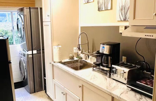Moss Beach House | Relax at The Deep Blue Nest –Family Friendly Getaway by the Ocean & Private Yard