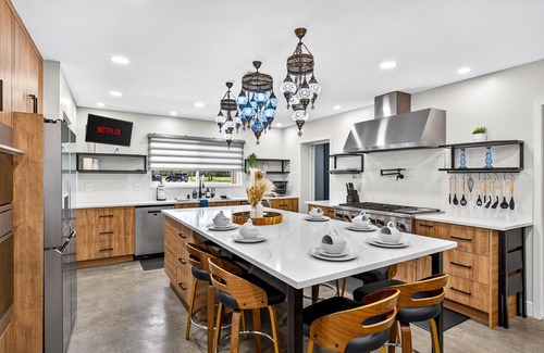 Temple Terrace House | Relax at The Fairway Estate | Luxe 6BR w/Pool & Spa