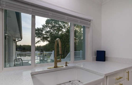 Huntcliff House | Relax at The McMansion On The Lake | Fort Jackson and USC