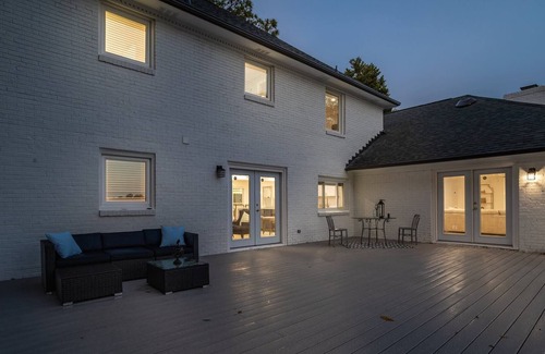 Huntcliff House | Relax at The McMansion On The Lake | Fort Jackson and USC