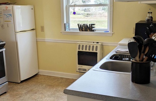 Grimstead Cottage | Relax at the Mystic Seahorse Cottage on Gwynn's Island!