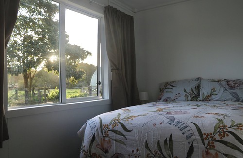 Taheke Cabin | Relax at this comfortable rural 1 bedroom property