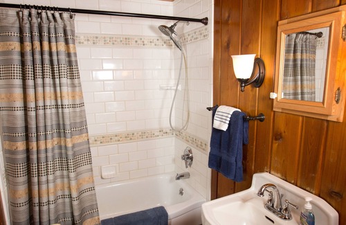 Pinckney House | Relax at this Cozy Lake Front Log Cabin Cedar Interior