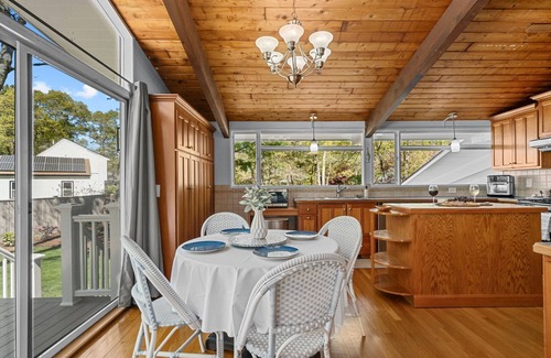 Sandwich House | Relax at This Dog-Friendly Sandwich Retreat