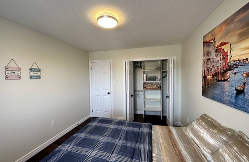 Grand River South House | Relax at this peaceful place to stay & all amenities are nearby