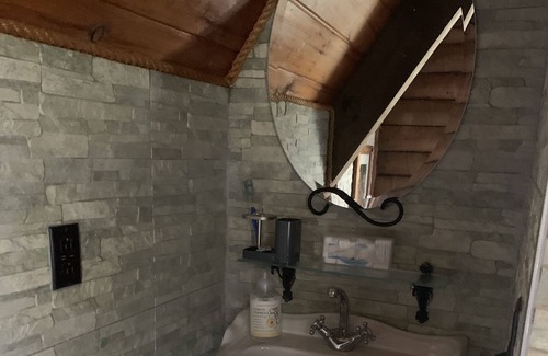 Mt. Bethel Apartment | Relax at this private, unique & tranquil getaway in beautiful Upper Mount Bethel