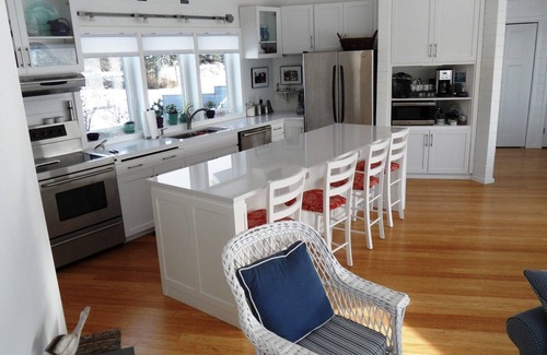Coupeville House | Relax at Water's Edge - Amazing, Beach Home - Low winter rates Dec - Apr