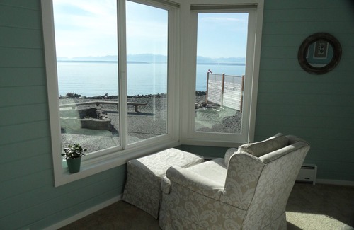 Coupeville House | Relax at Water's Edge - Amazing, Beach Home - Low winter rates Dec - Apr