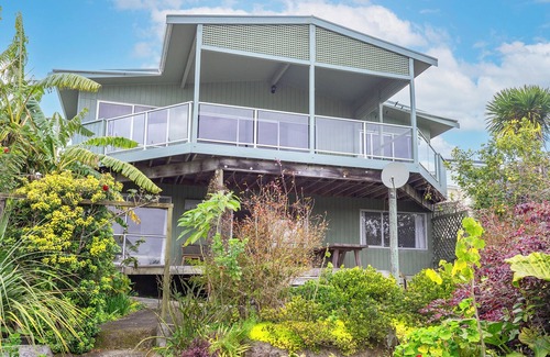 Snells Beach House | Relax Away - Snells Beach Holiday Home