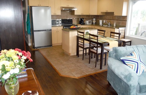 Regional District of Nanaimo House | RELAX, BE INSPIRED HAVE FUN IN THIS SAVVY SEAGULL SUITE, THE ISLAND'S GETAWAY