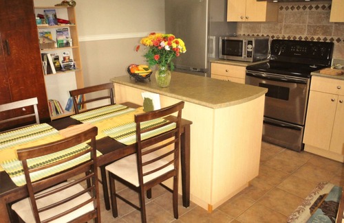 Regional District of Nanaimo House | RELAX, BE INSPIRED HAVE FUN IN THIS SAVVY SEAGULL SUITE, THE ISLAND'S GETAWAY