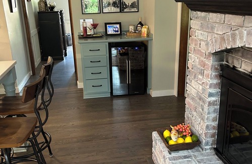 Gladstone House | Relax between WORLD CUP Games in 6,000sf, 5+BDRM house, Kansas City w/AC, WiFi