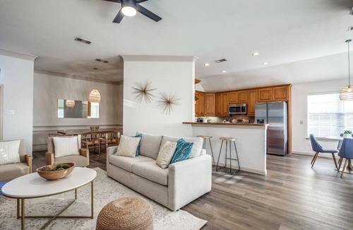 Little Elm House | Relax by fire pit - Walk to Lake