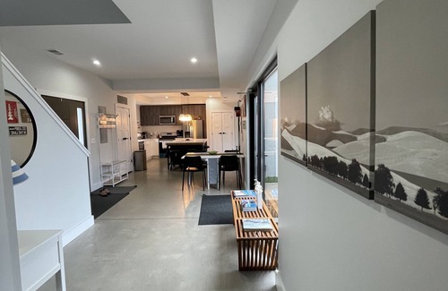 Stevensville House | Relax by Lake Michigan within 3 mins