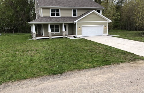 West Wing Estates House | Relax by Lake Michigan within a 5-min stroll