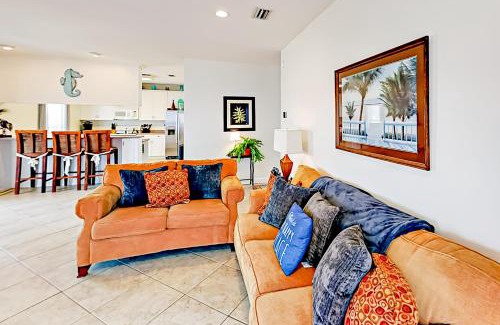 Fort Morgan Pines House | Relax by the Bay