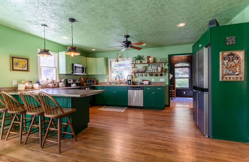 Sparta House | Relax by the Creek with your Family, Enjoy Fire Pit with Beautiful Fall Foliagen
