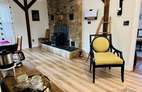Kabletown House | Relax by the lake, visit wineries & breweries, hiking, biking, water sports