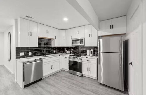 West Arlington House | Relax by the POOL in Arlington TX 3B2B home. 10 min from AT&T Stadium/Six flags