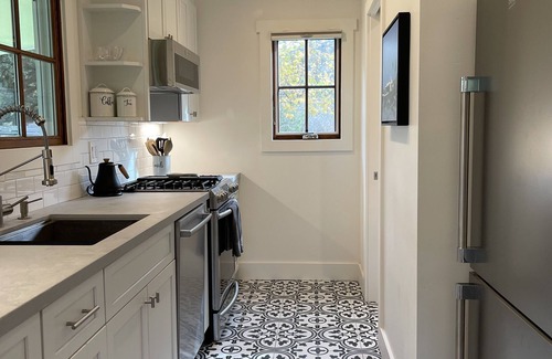 Carmel Cottage | Relax by the river & sea! Remodeled Mid-Carmel Valley cottage retreat