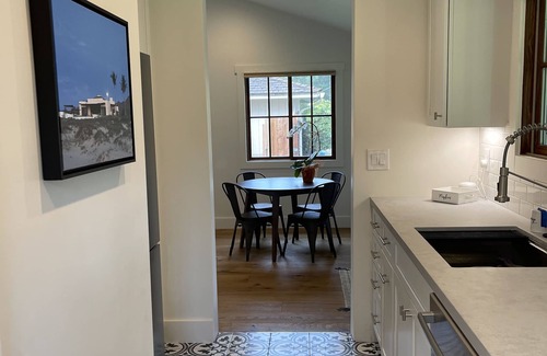 Carmel Cottage | Relax by the river & sea! Remodeled Mid-Carmel Valley cottage retreat