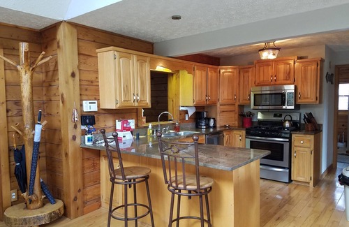 Murphy Cabin | Relax by the River.Perfect for families. Wi-Fi - cell service