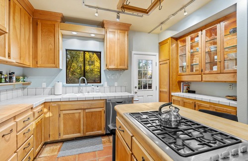 Forestville House | Relax by the Russian River with a Free Wine Tasting