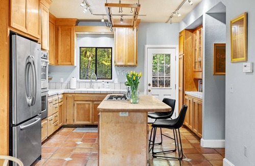 Forestville House | Relax by the Russian River with a Free Wine Tasting