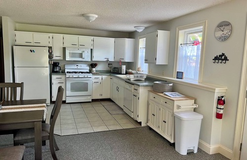 Crystal Beach House | Relax by "The Water's Edge" & enjoy amazing views and year round fun! 3BR/1BA