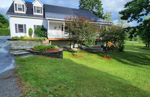 Crystal Beach House | Relax by "The Water's Edge" & enjoy amazing views and year round fun! 3BR/1BA