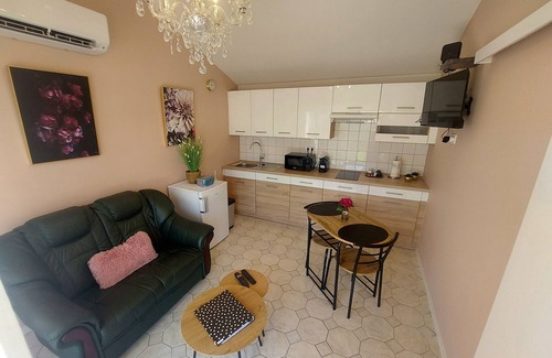 Buk Apartment | RELAX Cozy apartment with 1 bedroom and WiFi, AC in amazing Bük