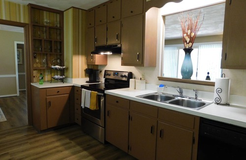 Galax House | Relax & enjoy the view! Mountain Lovers dream! Gated entry, convenient location!